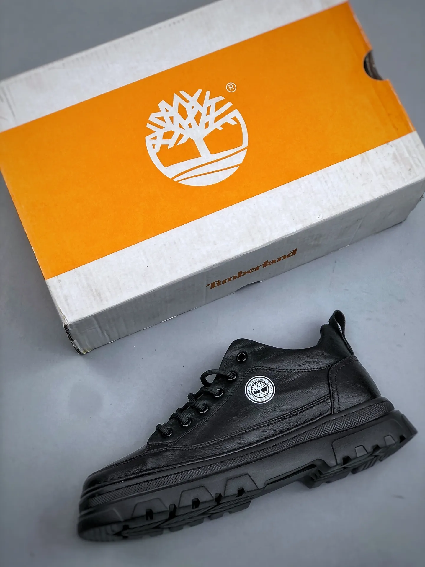 Local pick-up💰 520 supports store Timberland/Timberland classic 25ss new mid-top (plus velvet) classic re-engineered brand new upgrade Guangdong factory quality original box original packaging The fabric is made of top Italian frosted cowhide with anti-odor and anti-corrosion genuine leather latex insoles to give you a perfect wearing experience quality and durable, a must-have for sportsmen Specially designed to treat those who are not handsome High-quality feet with first-class feel Exclusive supply Official item number: TB23066 Size: 39 40 41 42 43 44